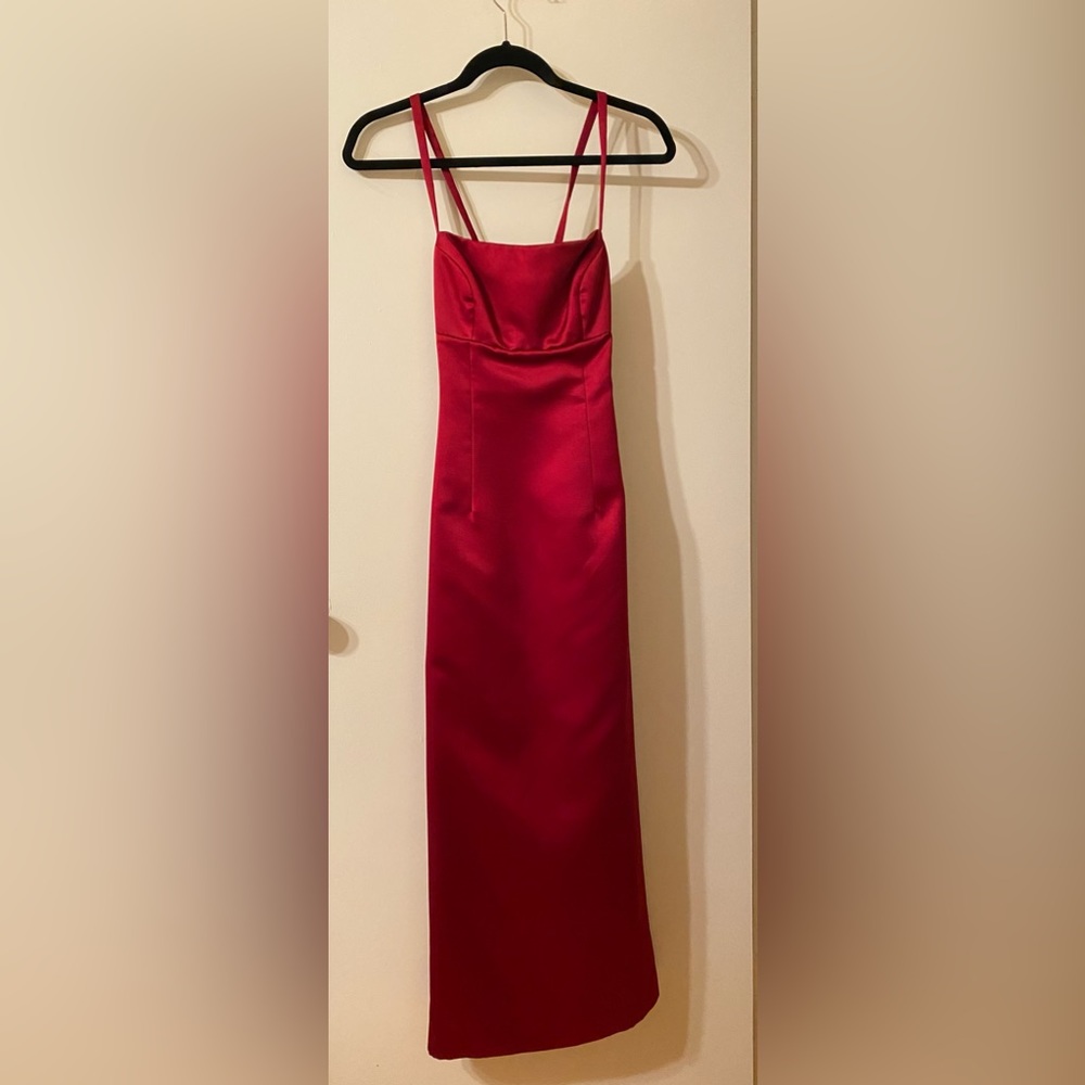 GORGEOUS NICOLE MILLER RED DRESS